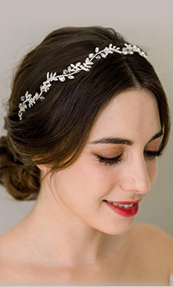 Wear different hair accessories according to your hairstyle to make you feel sweet